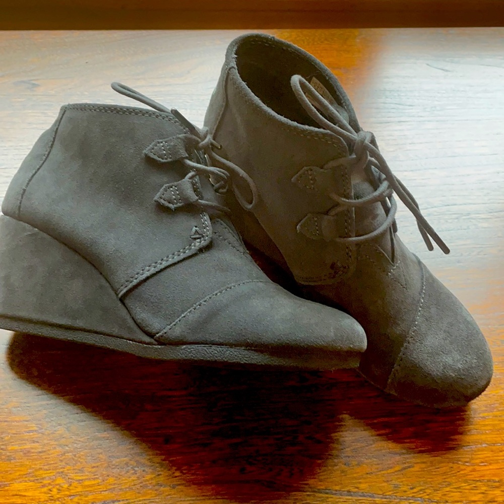 Toms suede Wedges